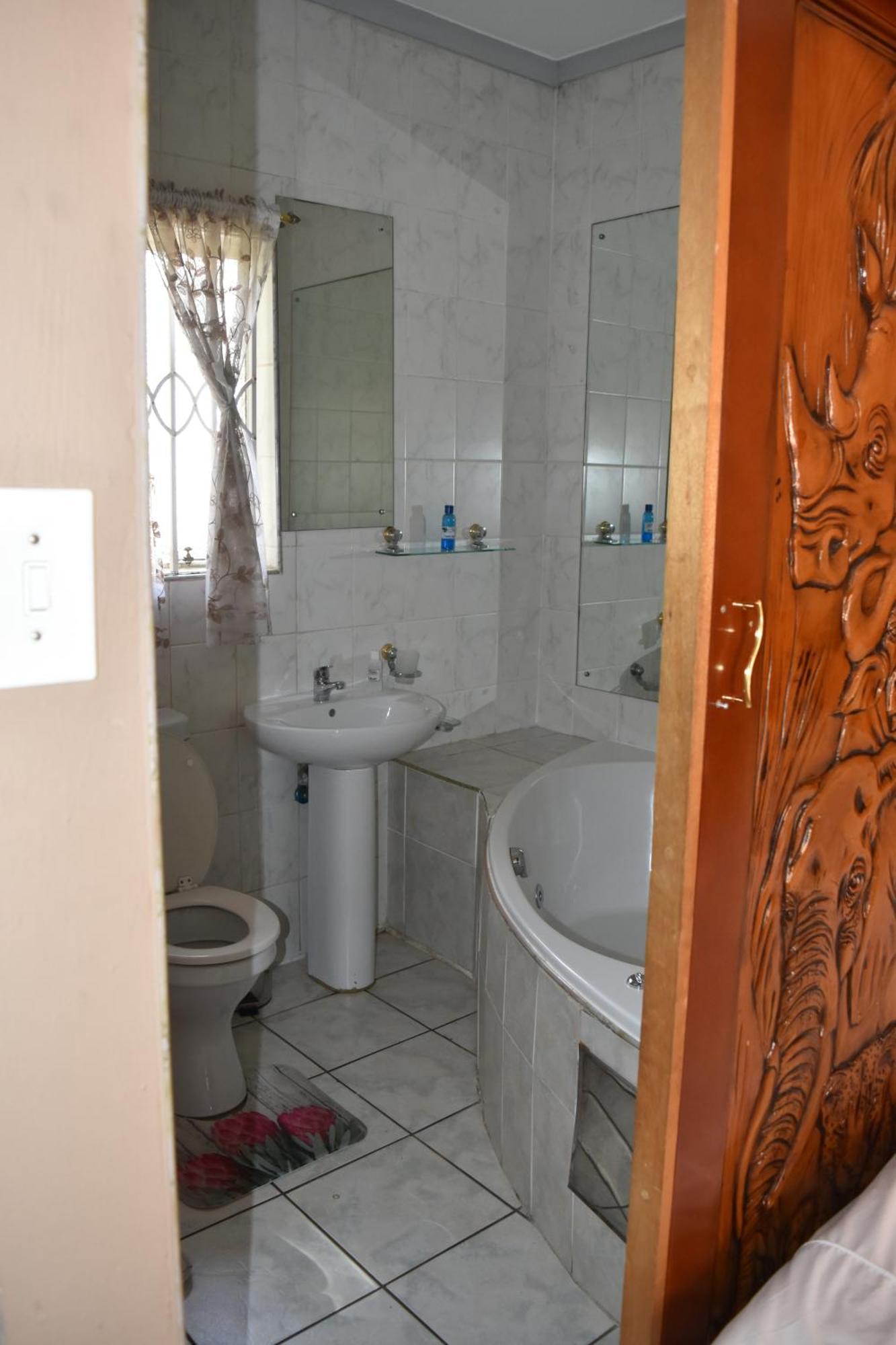 African Elephant Guesthouse เจอร์มิสตัน ภายนอก รูปภาพ